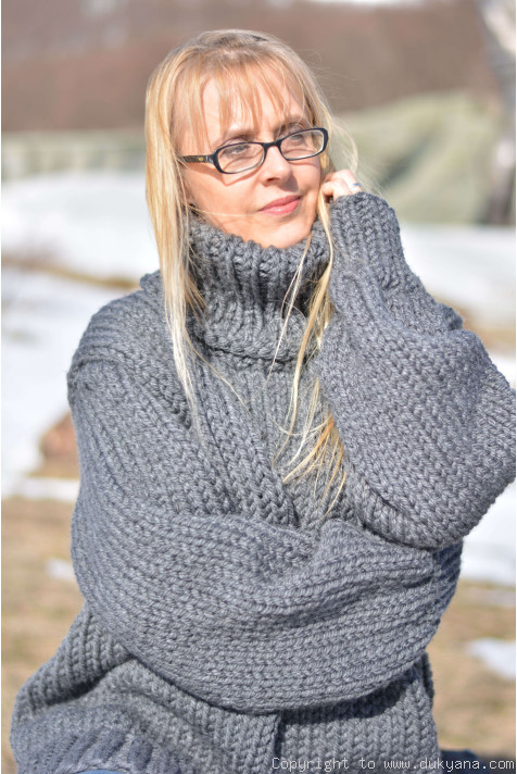 Chunky and soft merino blend mens T-neck sweater in gray/TM74