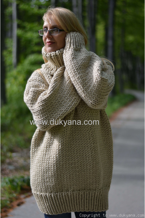 Chunky soft merino blend mens T-neck sweater in beige