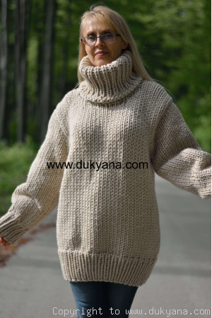 Chunky soft merino blend mens T-neck sweater in beige
