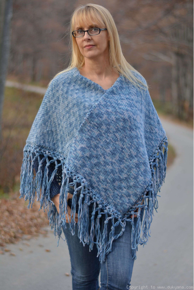 Knitted wool blend poncho in blue mix/P3